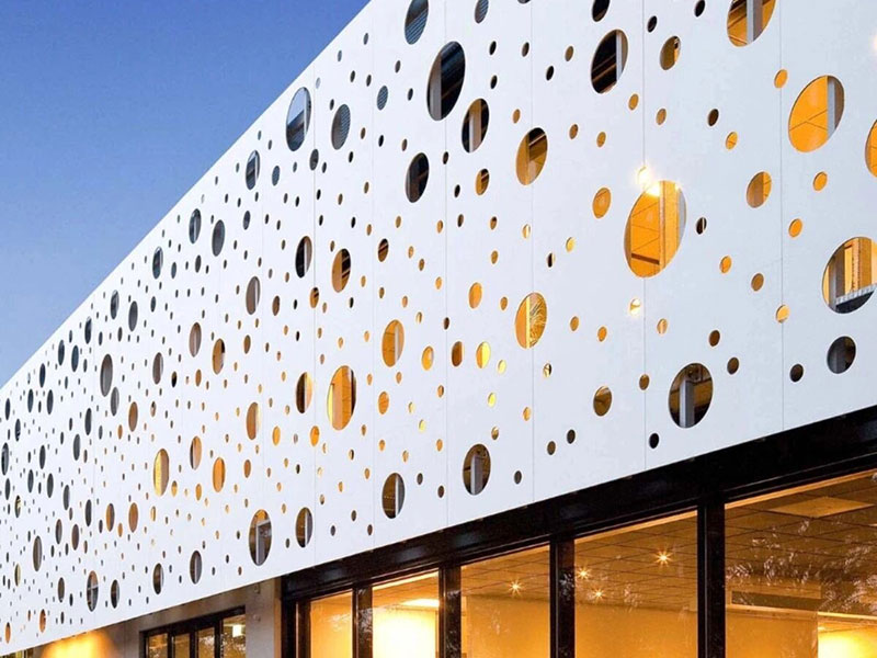 冲孔铝单板日常维护注意事项有哪些